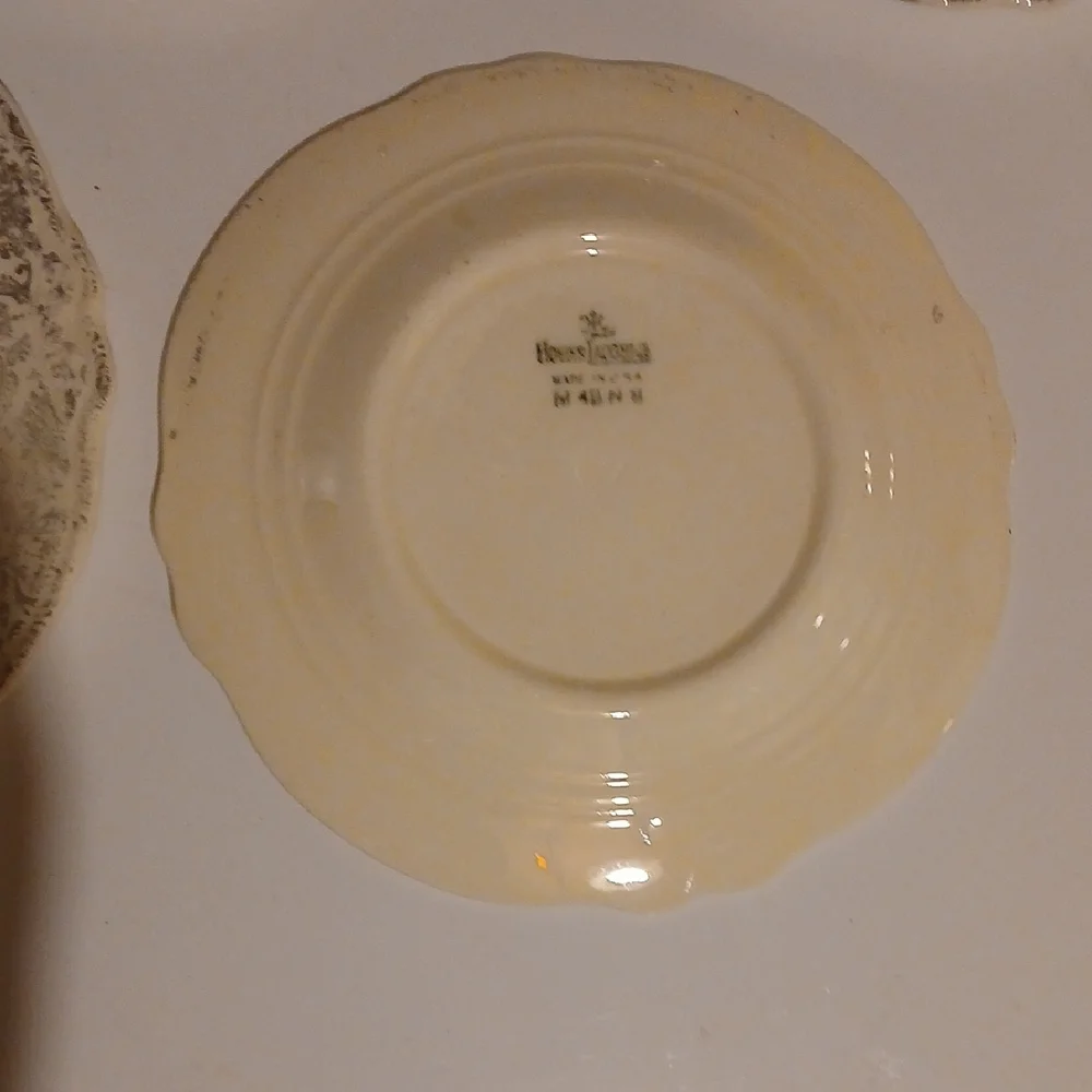 Vintage Cream Decorative Plates Set